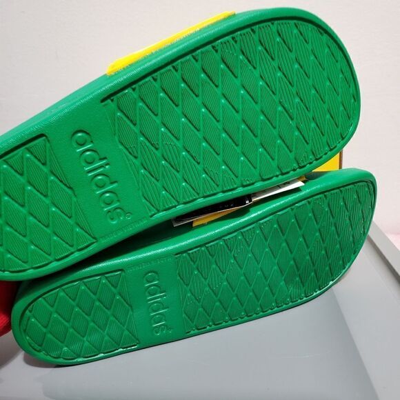 adidas Originals Sz 6 Kids Unisex  Adilette Comfort x LEGO® Slides BNIB - Picture 9 of 10